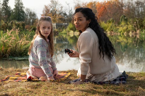 the haunting of bly manor l to r amelie smith as flora and tahirah sharif as rebecca jessel in the haunting of bly manor cr eike schroternetflix © 2020