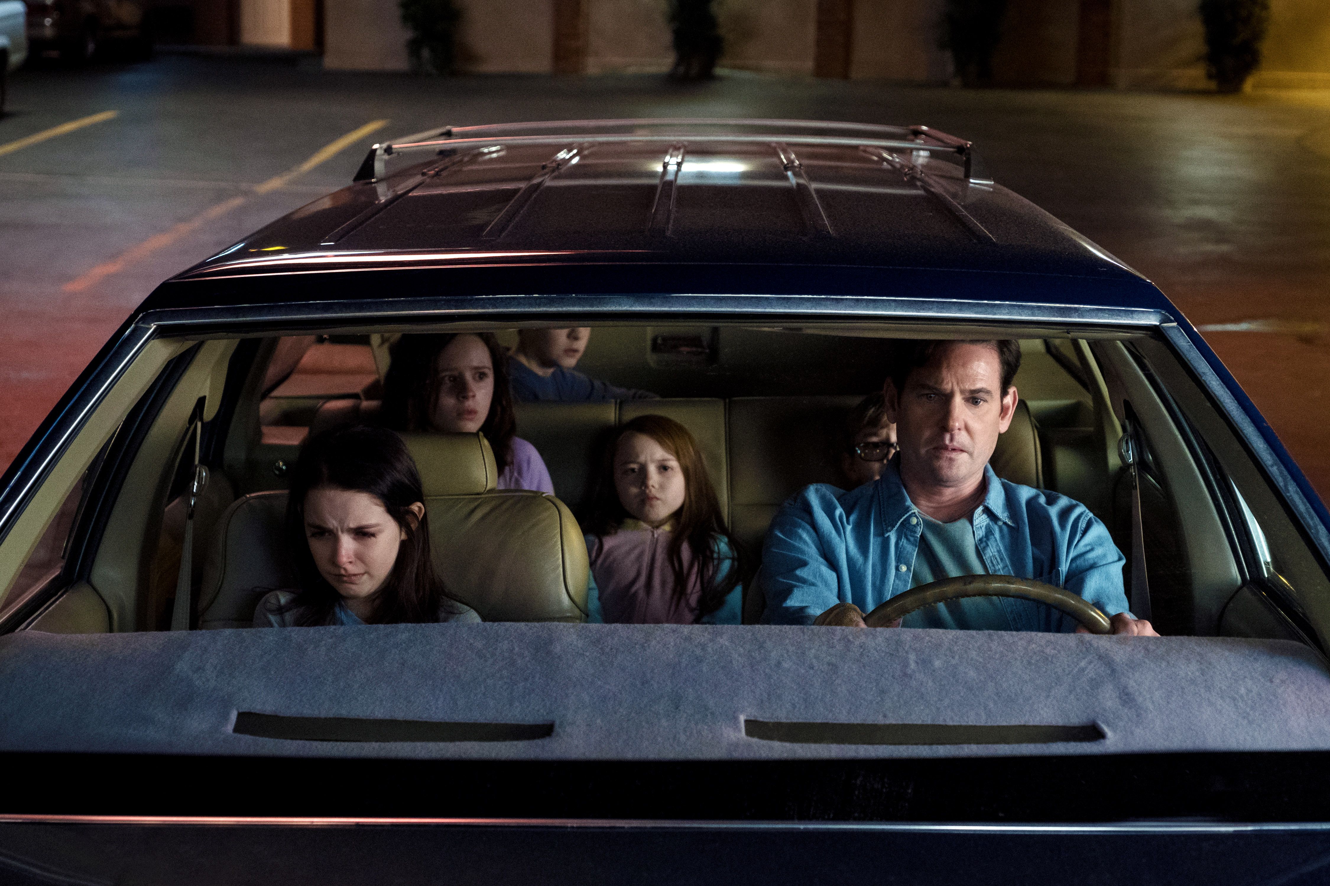 Netflix's The Haunting of Hill House Is a Spooky This Is Us Netflix's The Haunting of Hill House Is a Spooky This Is Us