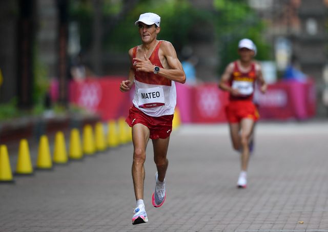 dani mateo corre el maratón olímpico de tokio