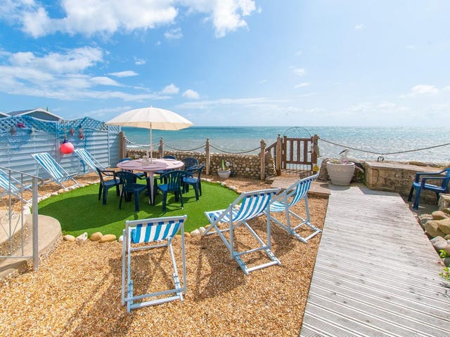 holiday cottages with direct beach access