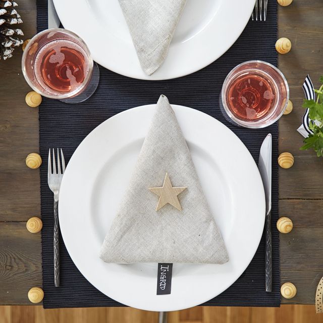 holiday party decorating idea diy napkins place setting for a dinner party