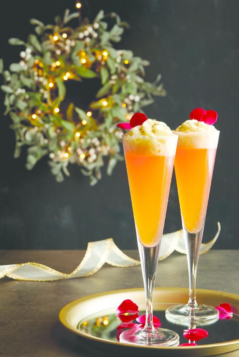 Champagne cocktail, Cocktail garnish, Drink, Food, Non-alcoholic beverage, Champagne stemware, Alcoholic beverage, Mimosa, Ingredient, Bellini, 