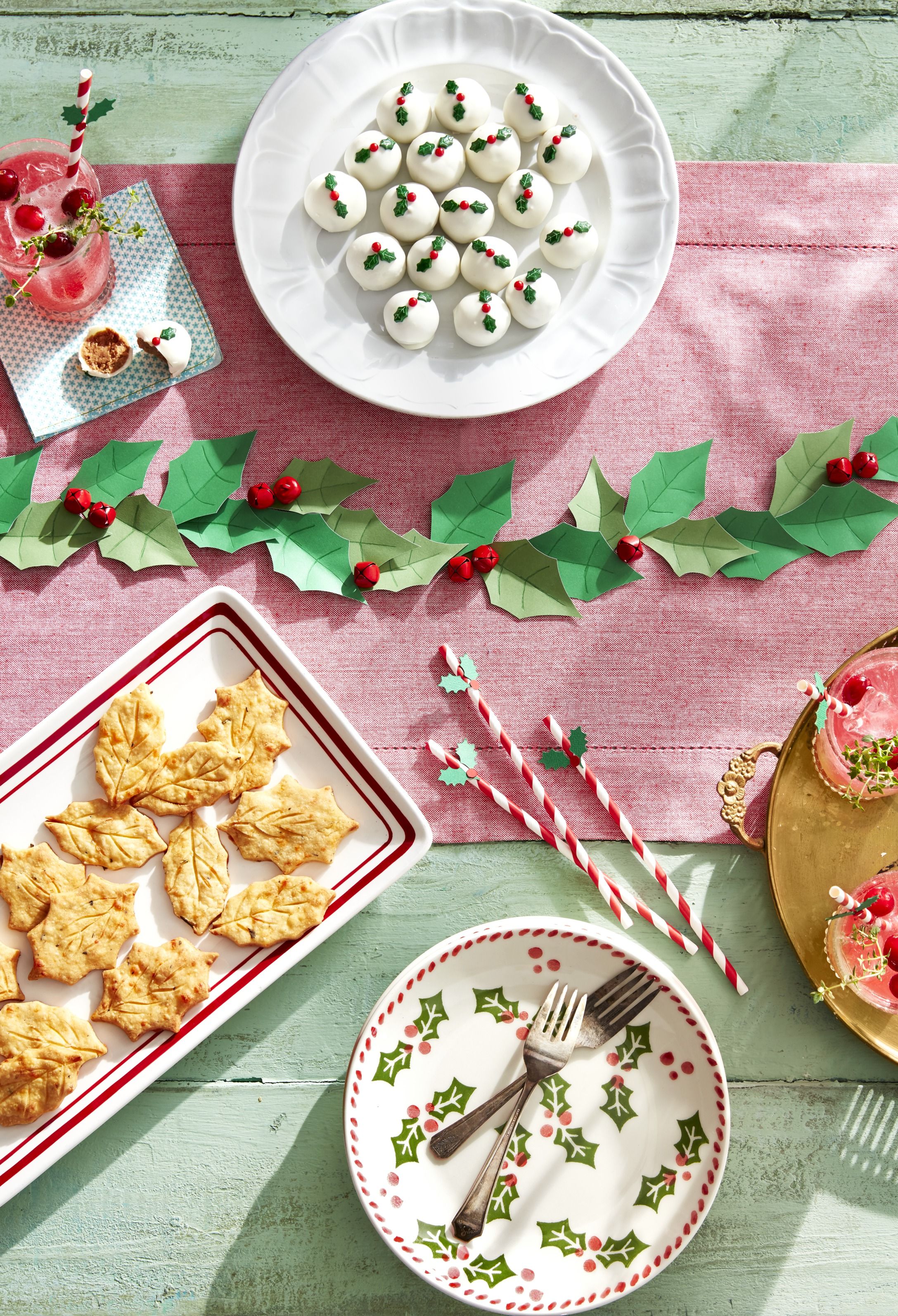 35 Fun Family Christmas Party Ideas Holiday Party Food And Decor Tips