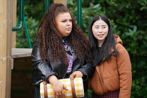 lizzie and serena chenwilliams in hollyoaks