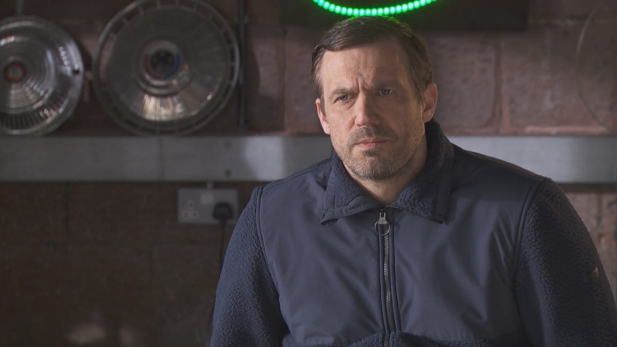 Hollyoaks spoilers - Warren considers deadly action