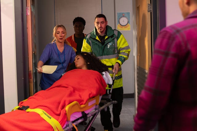 vicky grant in hospital in hollyoaks