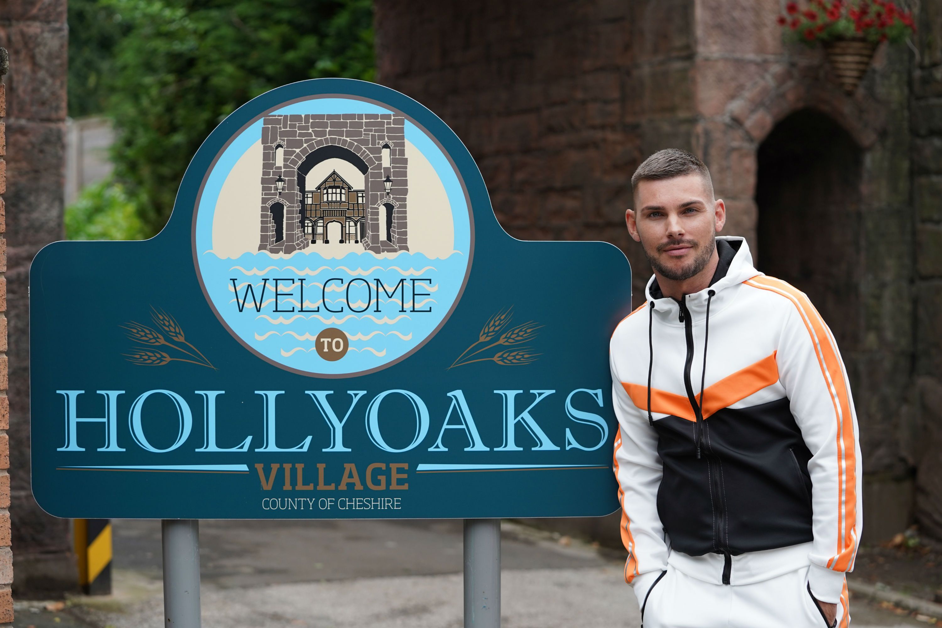 Hollyoaks Star Reveals Mystery New Scene Partner For Ste Hay