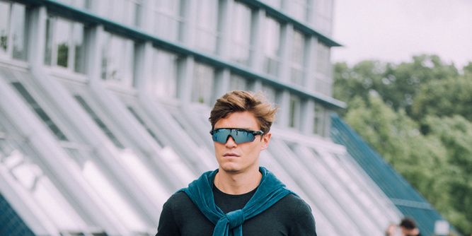 gafas de sol de ciclismo se convierten en nueva clave de moda masculina del verano
