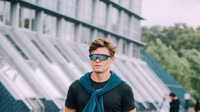 gafas de sol de ciclismo se convierten en nueva clave de moda masculina del verano