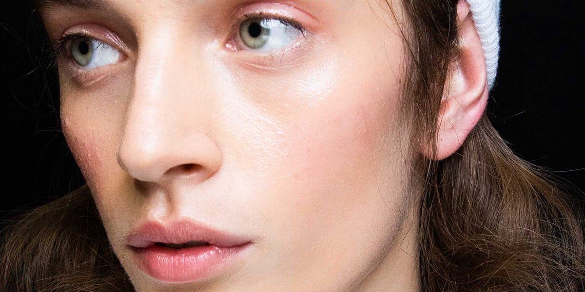 Esta prebase de maquillaje que hace que el maquillaje dure más