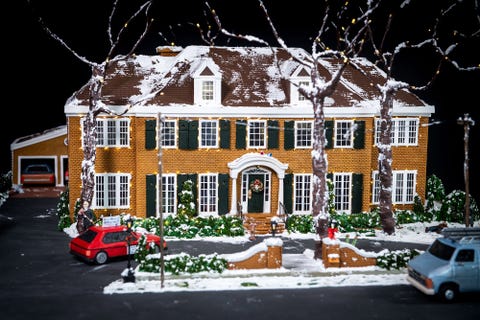 See This Artist #39 s Stunning quot Home Alone quot Themed Gingerbread House See This Artist #39 s Stunning quot Home Alone quot Themed Gingerbread House