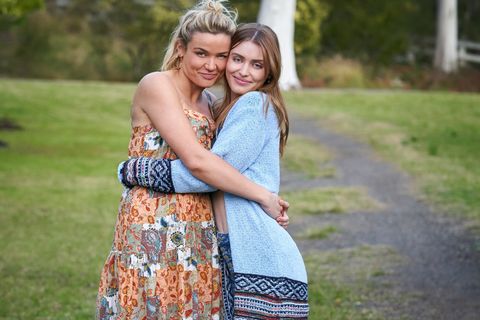 anna samson and sam barrett as mia and chloe anderson in home and away