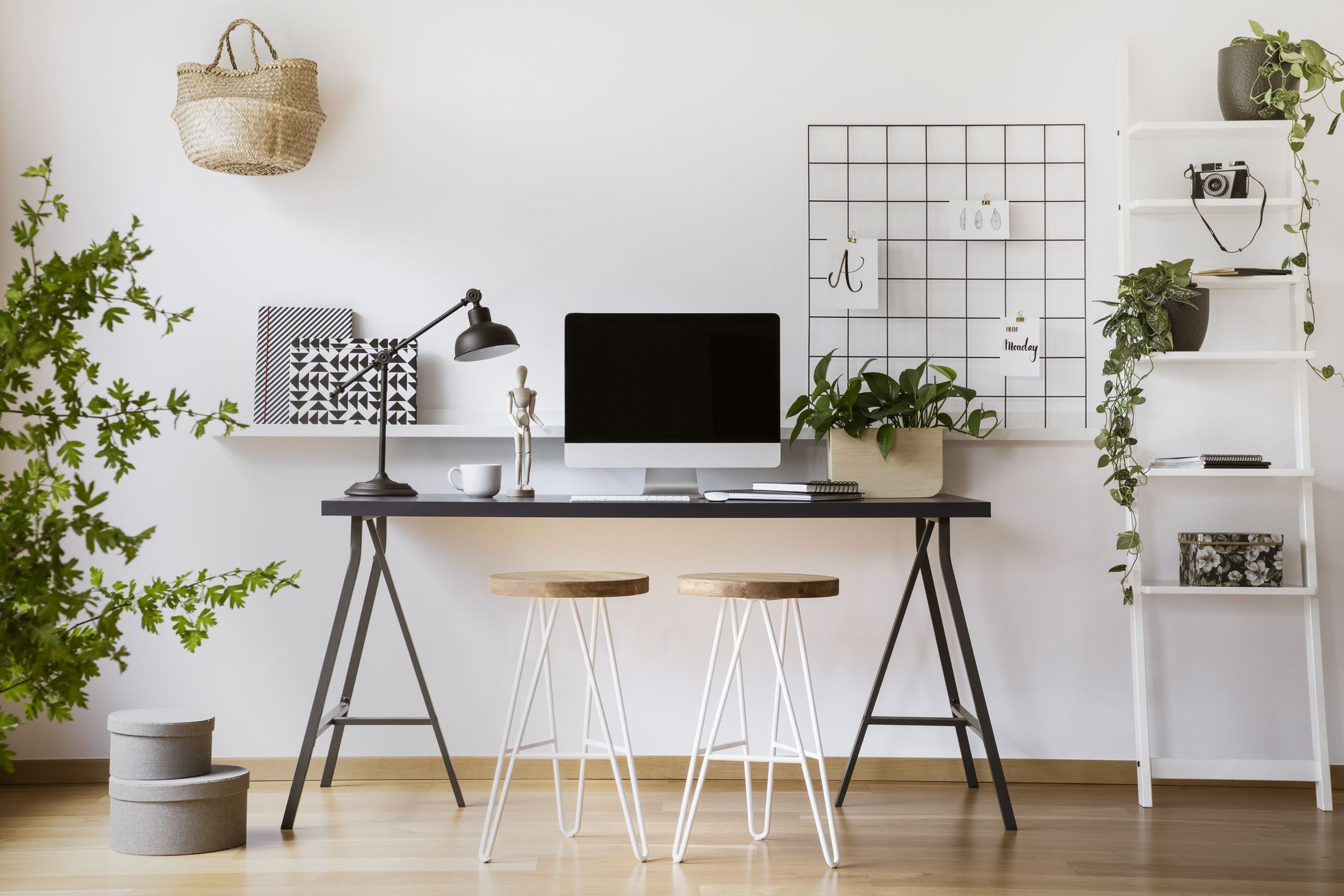 21 Diy Home Office Decor Ideas Best, How To Decorate A Small Desk At Work
