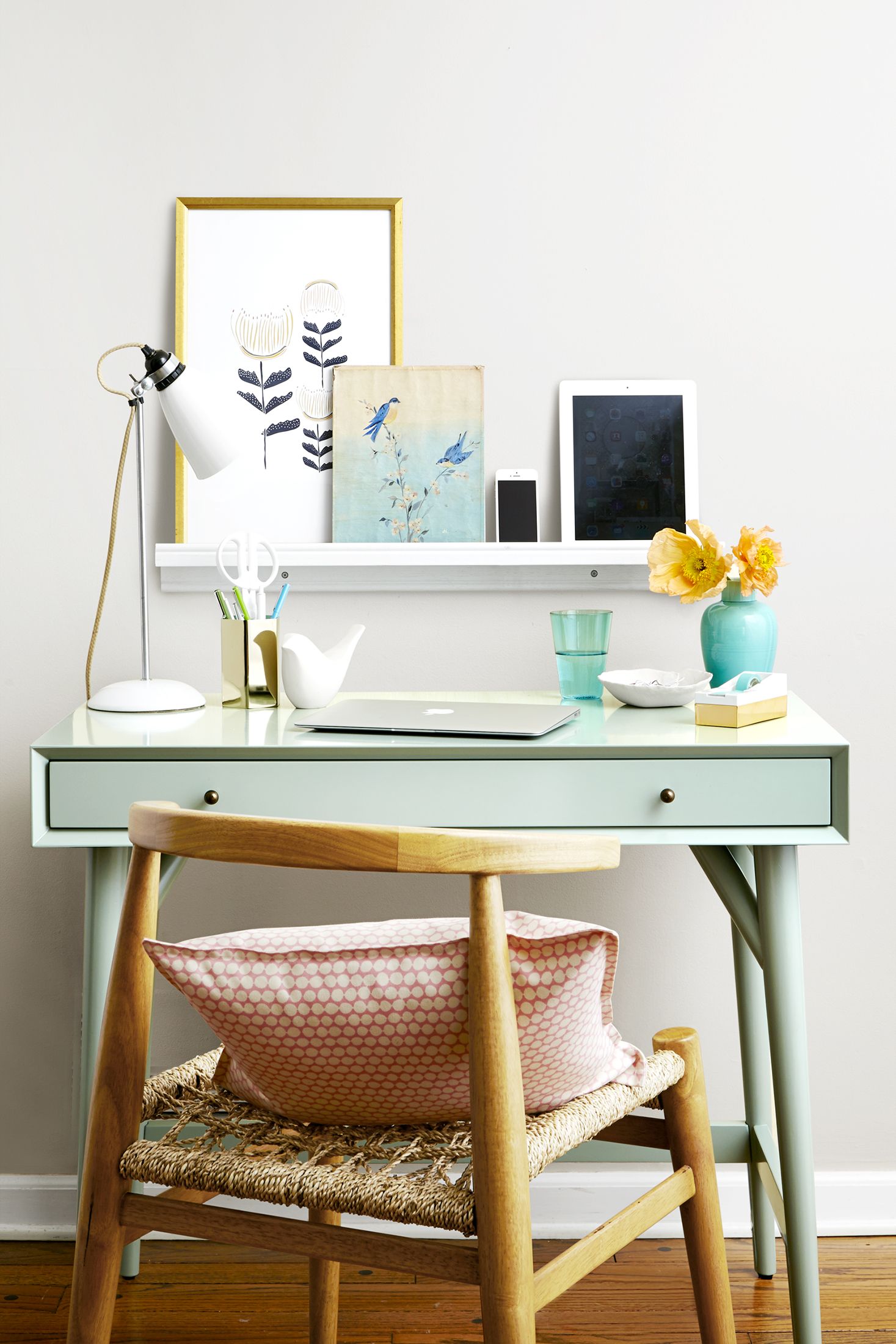 Decorating A Home Office - Home Office Decorating Tips : From affordable decor to modern diys, try these inspiring workspace setups.