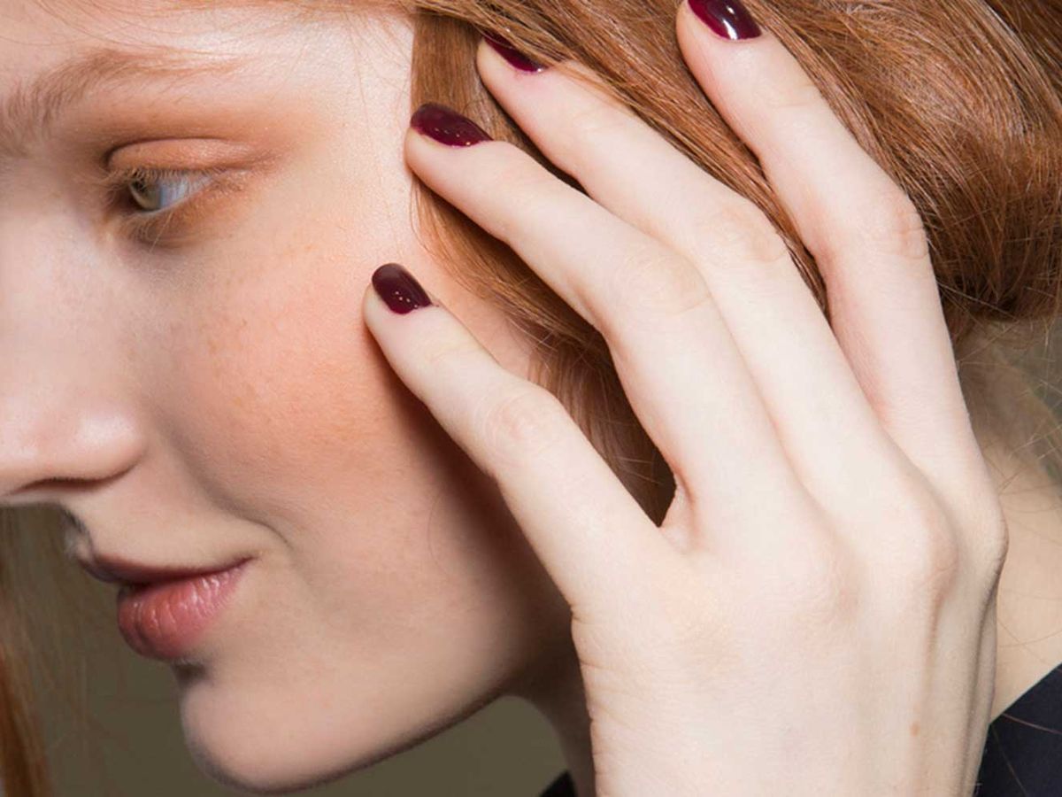 20 ideas de manicura de uñas en tonos oscuros