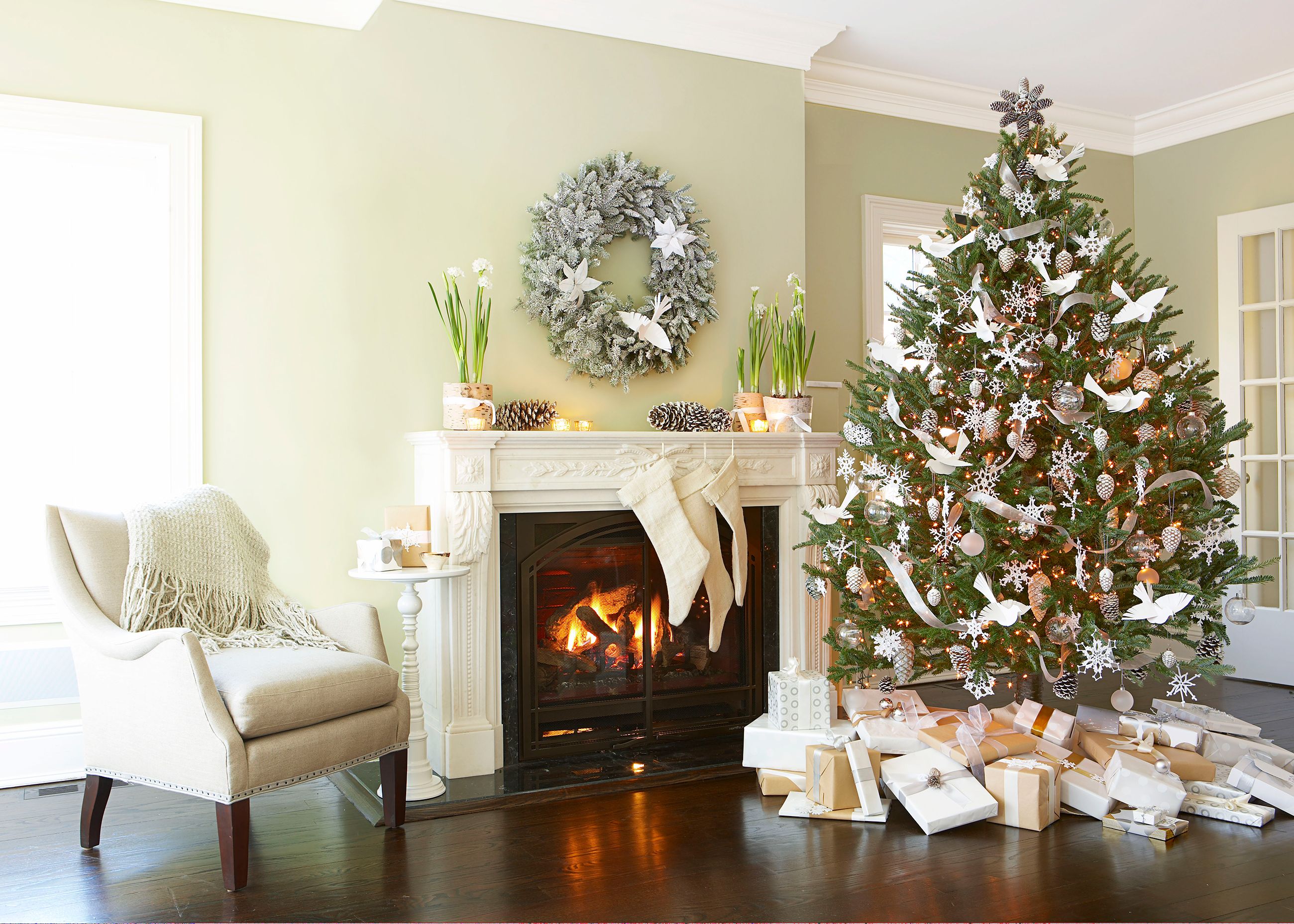 Set of 10 White/Gold Beaded Christmas Ornaments Decor 