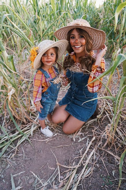 homemade halloween costumes  matching scarecrow