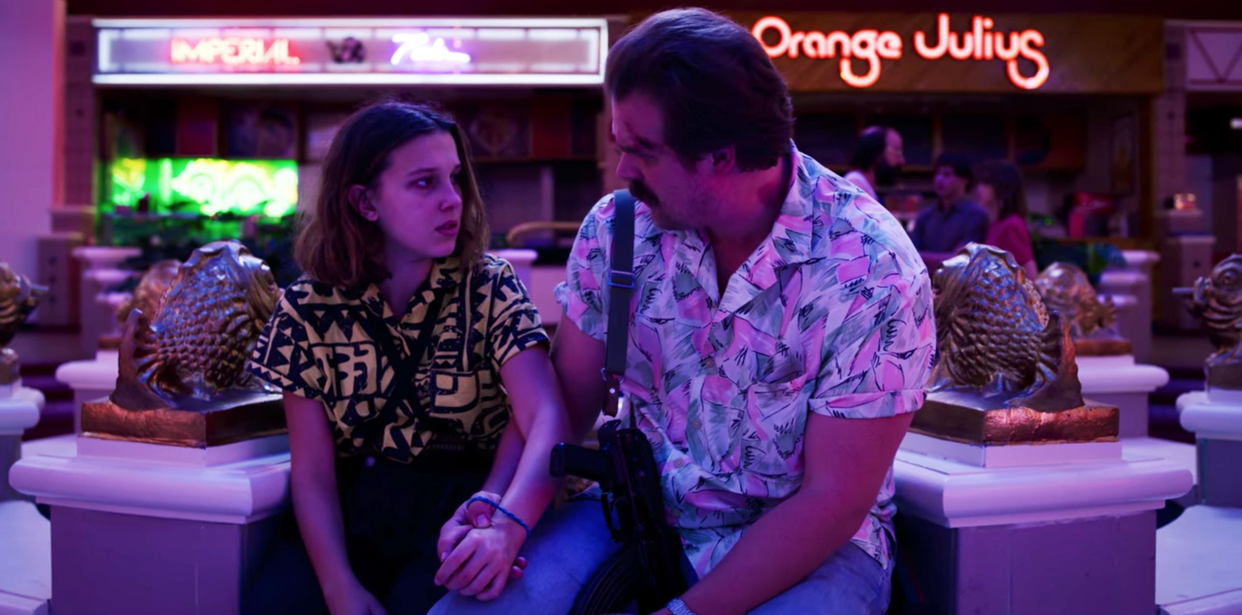 Eleven Wears A Hair Tie In Stranger Things 3 That Belonged To Hopper S Daughter