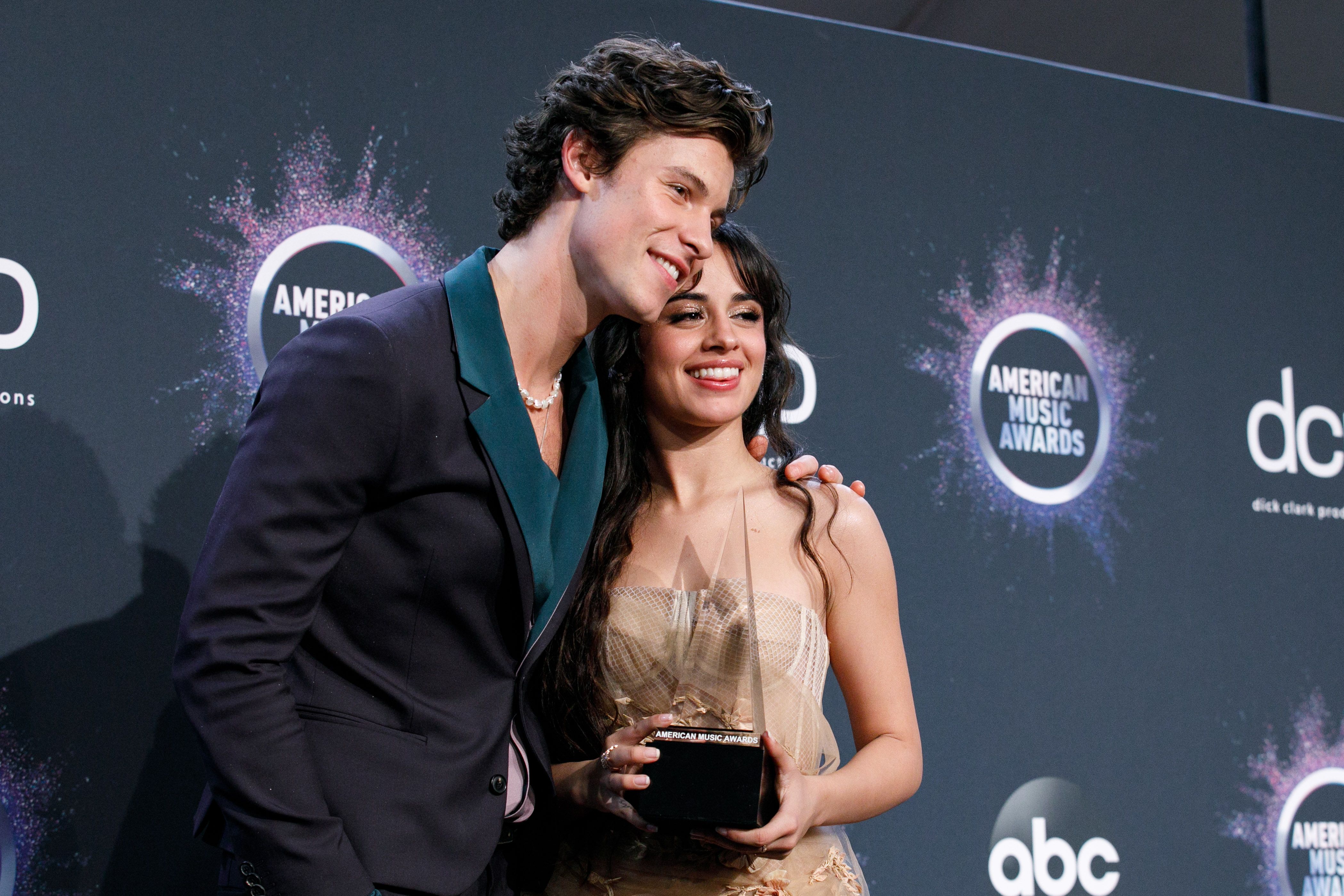 Shawn Mendes Had The Best Reaction To Camila Cabello S New Music Video Shawn Mendes Camila Cabello Tweet