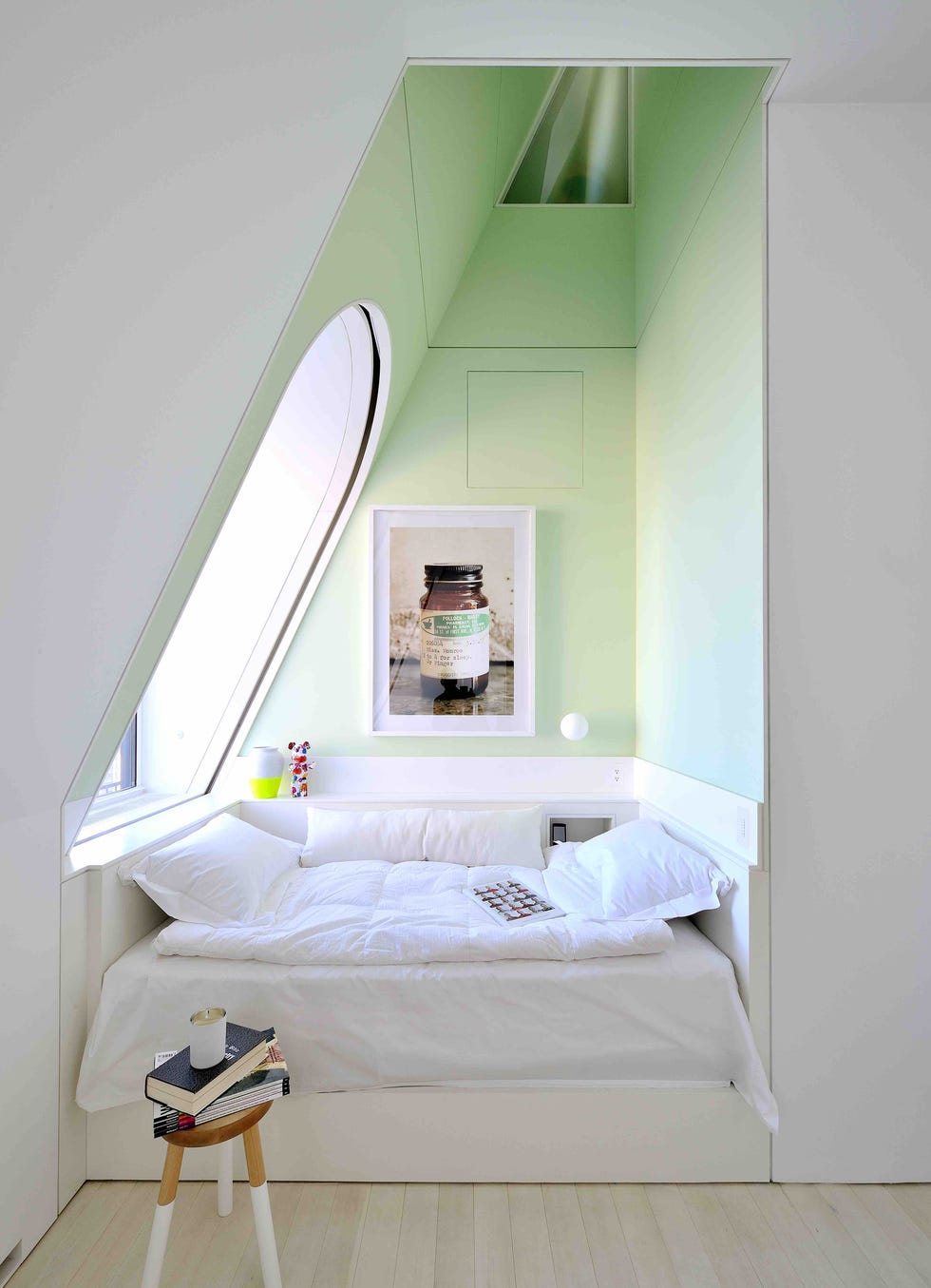 nook bed from skyhouse designed by david hotson architect wwwhotsonnet and ghislaine vinas ghislainevinascom photography by eric laignelpress contact david hotson dhhotsonnet