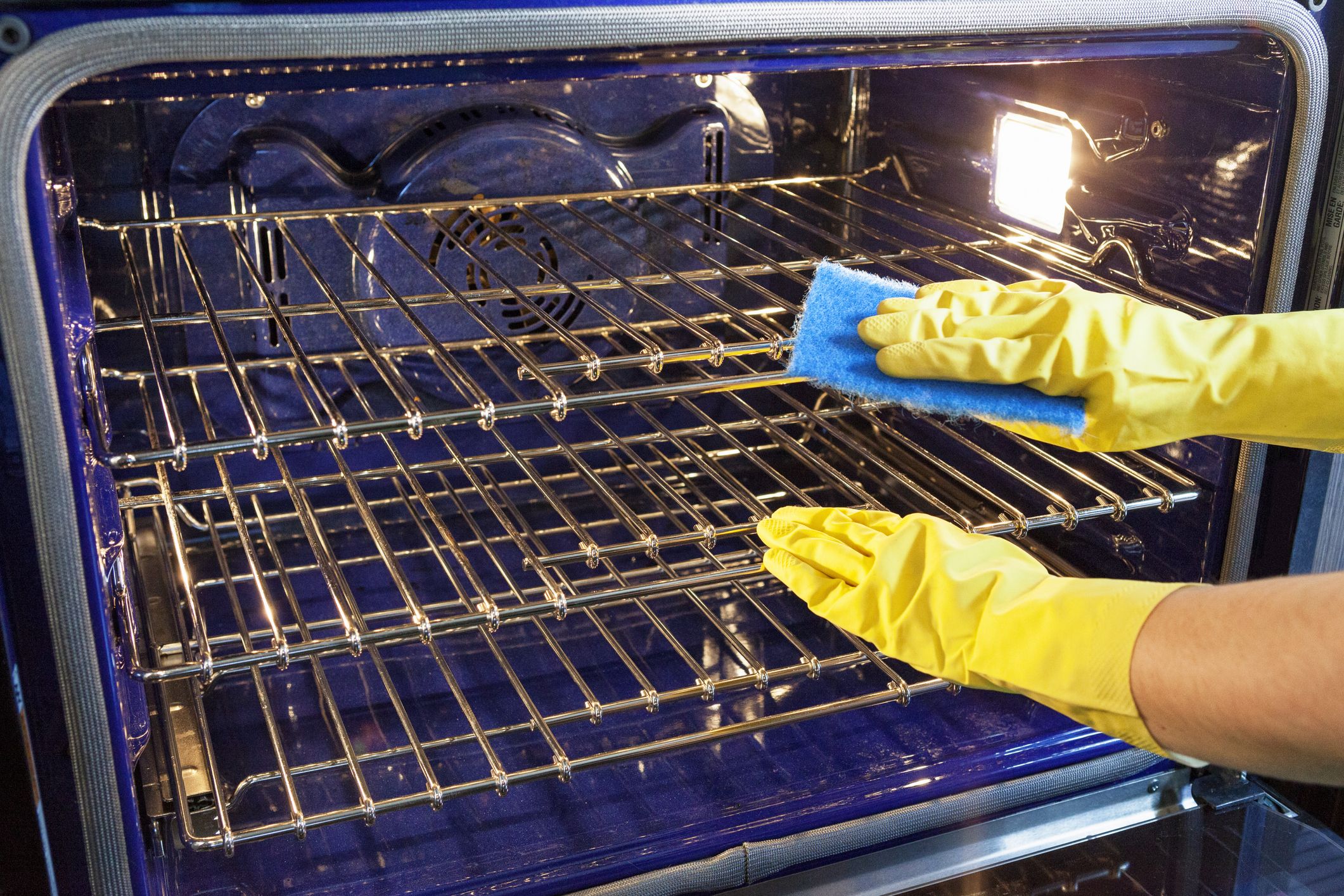 How to Clean the Oven with the Heating Element on the Bottom
