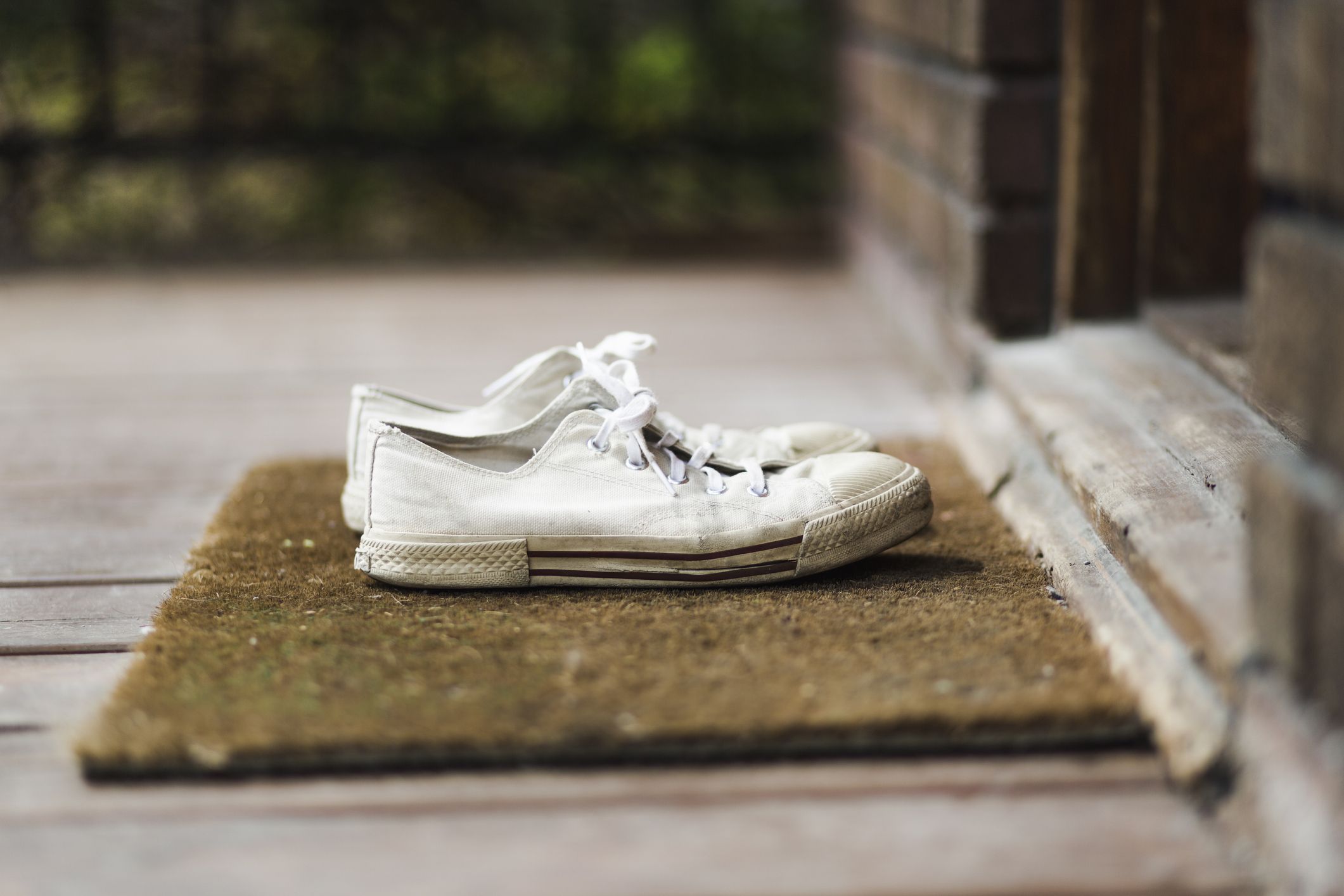 how to keep white shoes white with wax