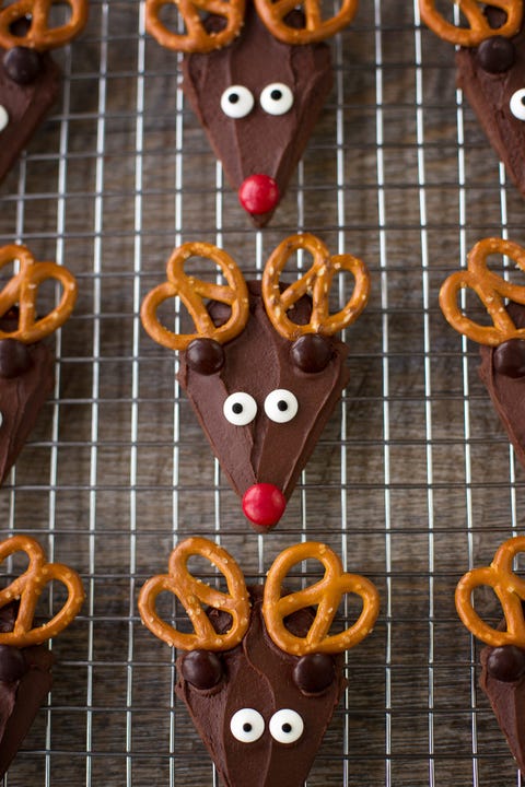 christmas cookie decorating with reindeer cookies