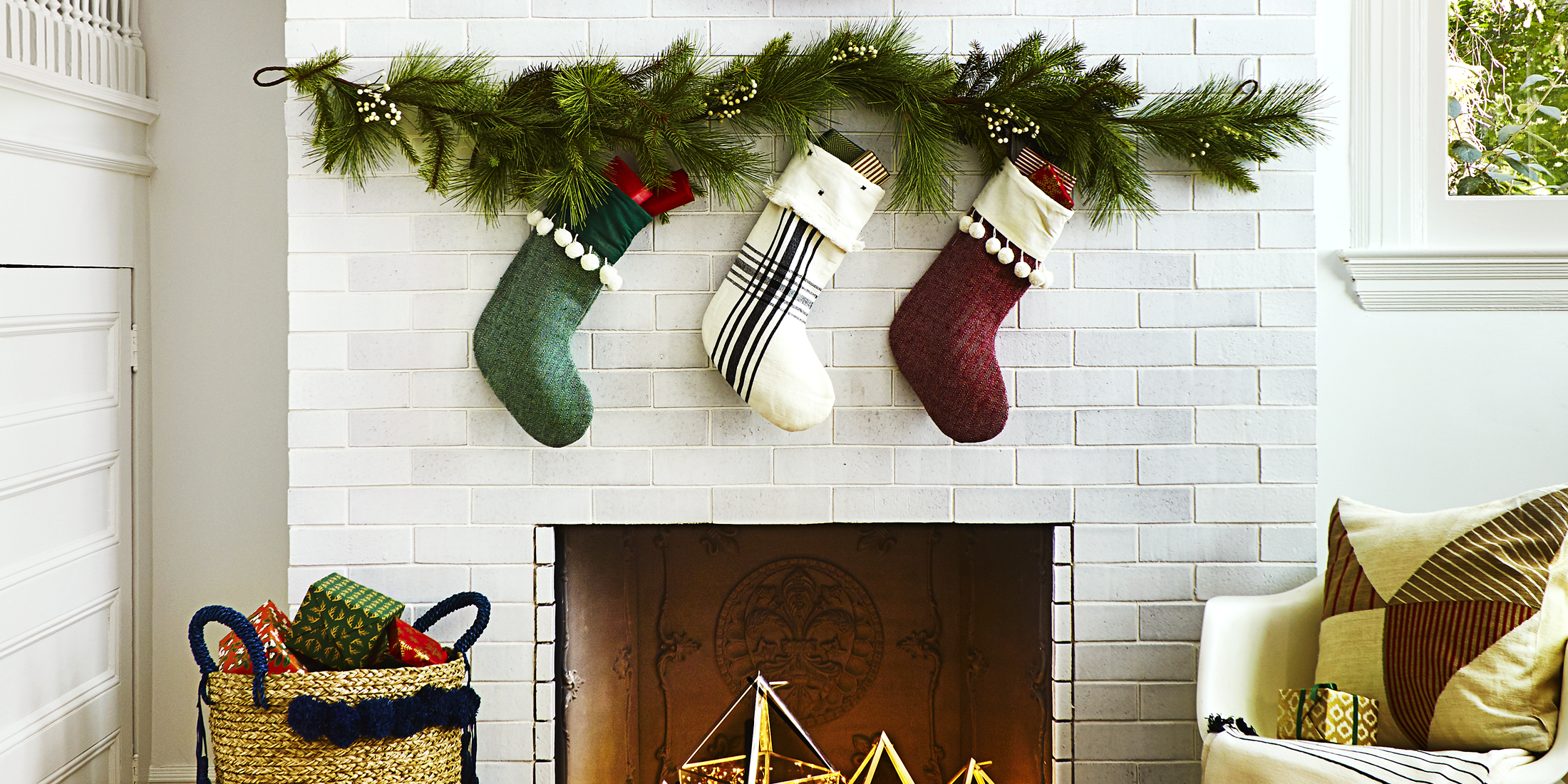 hanging christmas garland