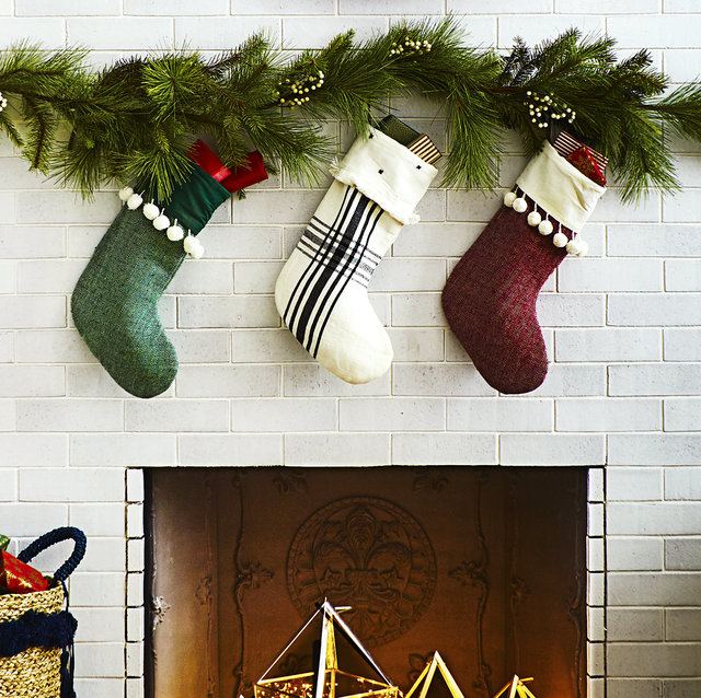 9 Christmas Decoration Hanging Hacks How To Hang Garland