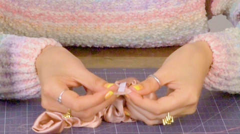 how to make a scrunchie steps