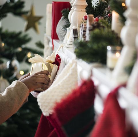  how-to-save-money-during-the-holidays-limit-yourself 