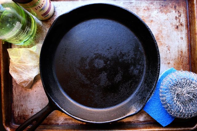 How to take care of pre seasoned cast iron skillet Amazon Com Calphalon Pre Seasoned Cast Iron Cookware Skillet 12 Inch Cast Iron Skillet Kitchen Dining