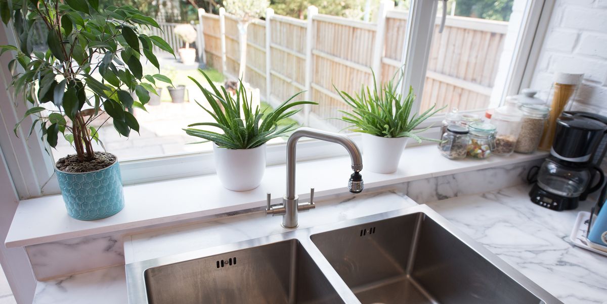 unblock kitchen sink with caustic soda