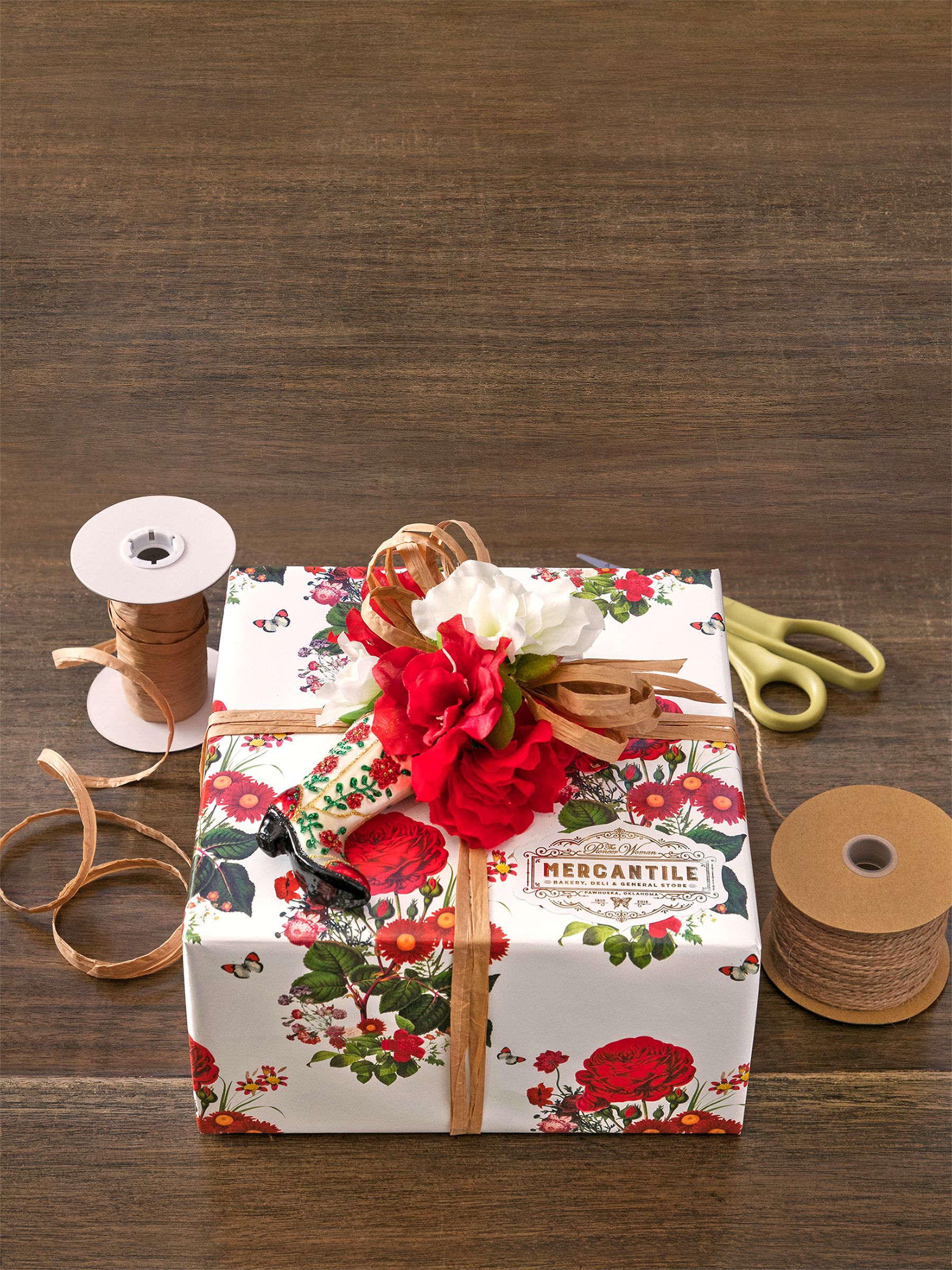 How To Wrap Presents With Ribbon / Holiday Wrapping Paper Ribbon Gift