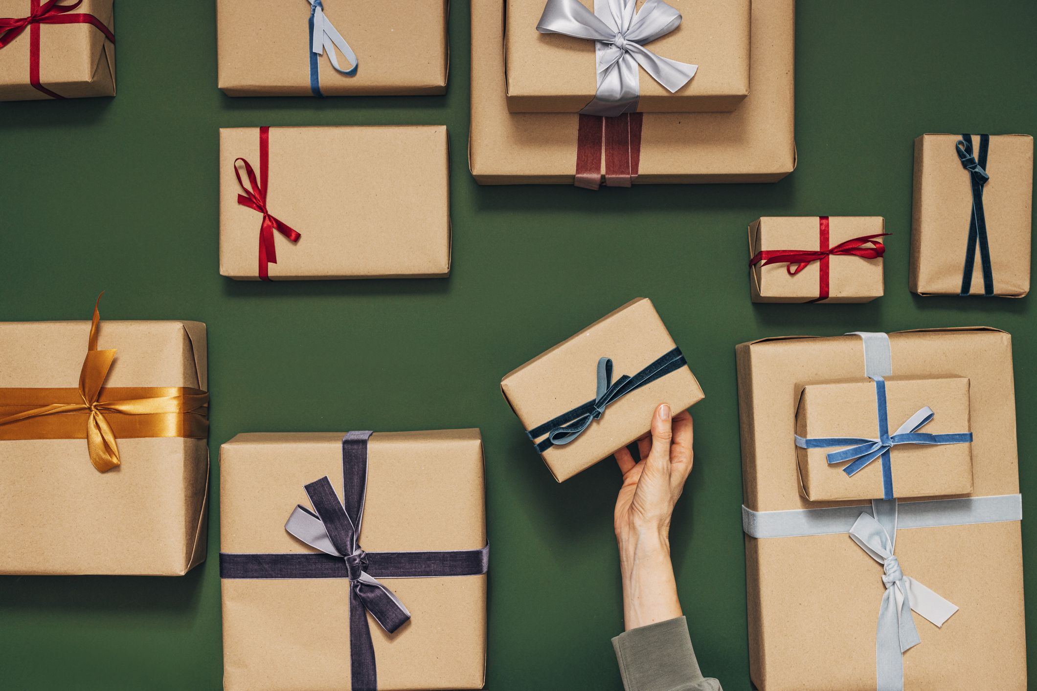 4 Cheap(ish) Gift Wrap Alternatives the Pros Use—and How to Make Them Look  Great