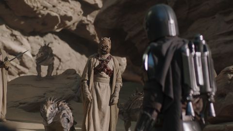the mandalorian meets with tusken raiders in ﻿the mandalorian “chapter 9 the marshal”