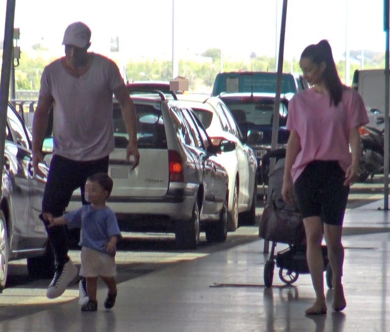 Adara Molinero y Hugo Sierra con Martín