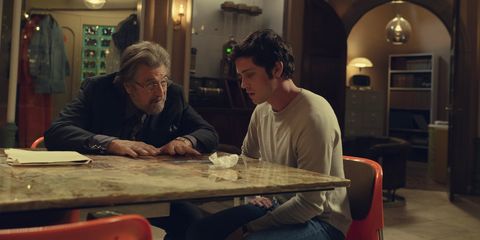 Logan Lerman y Al Pacino en 'Hunters'.