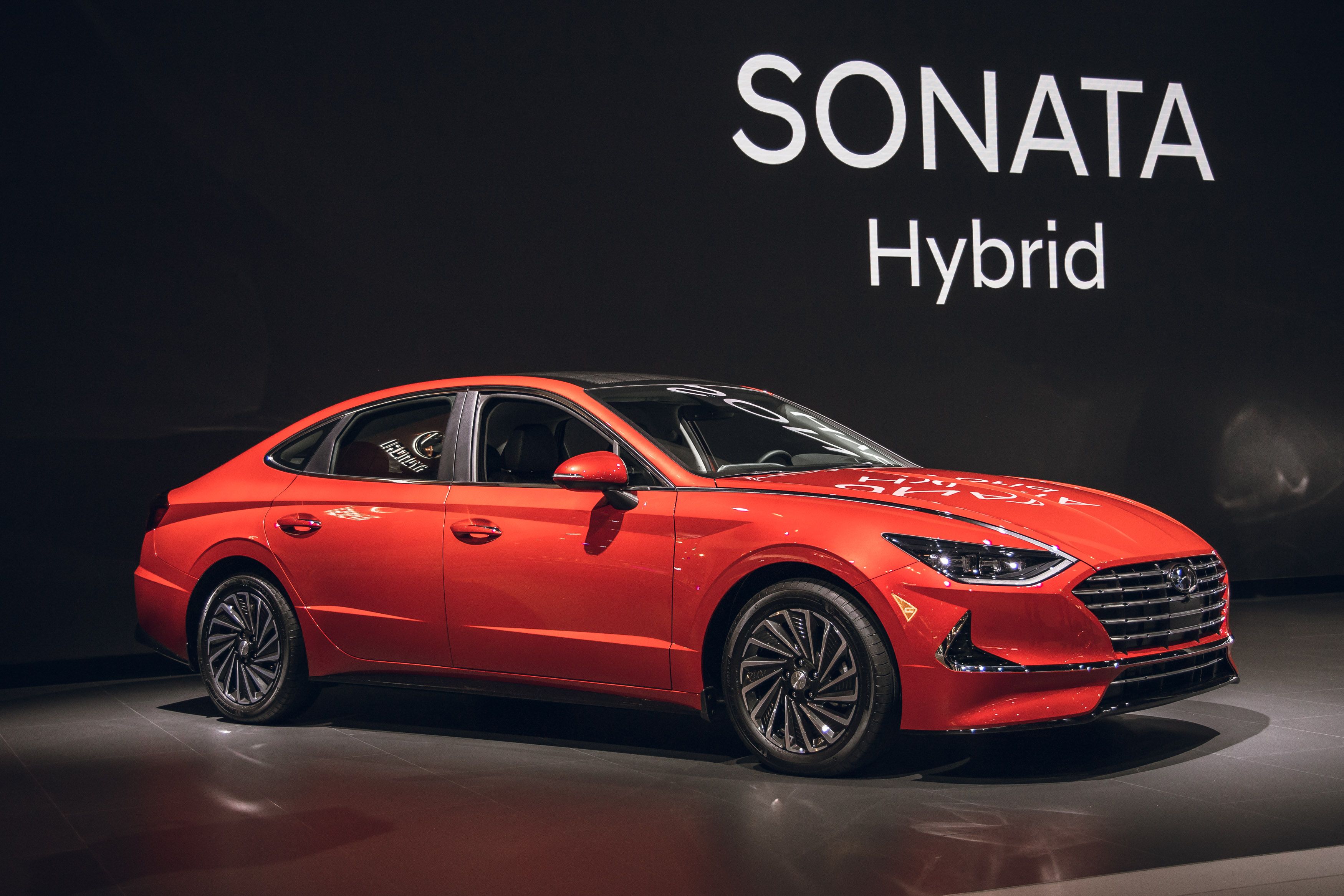 New 2020 Hyundai Sonata Hybrid Has A Solar Roof Up To 54 Mpg