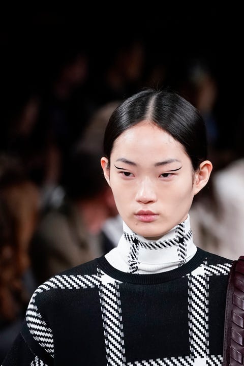 30 Spring 2021 Makeup Trends New Runway Makeup Styles