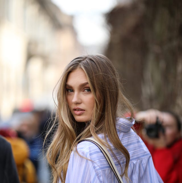 Romee Strijd tijdens Milan Fashion Week romee strijd op straat tijdens milan fashion week herfstwinter 2020