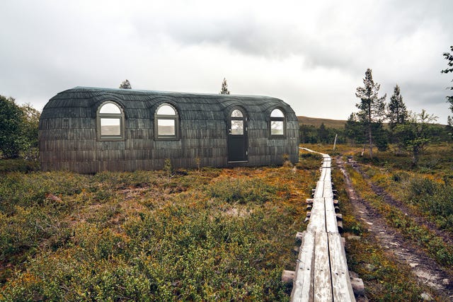 Una cabaña con forma de iglú para disfrutar de la naturaleza