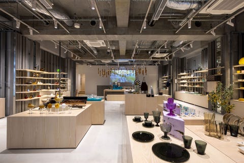 隈 研吾が店舗設計を手掛けた イッタラ表参道 ストア カフェがオープン Elle Decor エル デコ 隈 研吾が店舗設計を手掛けた イッタラ表参道 ストア カフェがオープン Elle Decor エル デコ