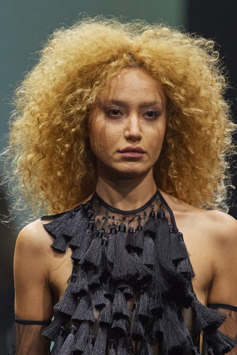 30 cortes para pelo rizado que son tendencia 30 Cortes Para Pelo Rizado Que Son Tendencia