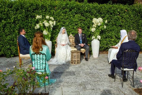 ヨルダン王女がソーシャルディスタンスを意識して屋外で結婚式 ハーパーズ バザー Harper S Bazaar 公式 ヨルダン王女がソーシャルディスタンスを意識して屋外で結婚式 ハーパーズ バザー Harper S Bazaar 公式