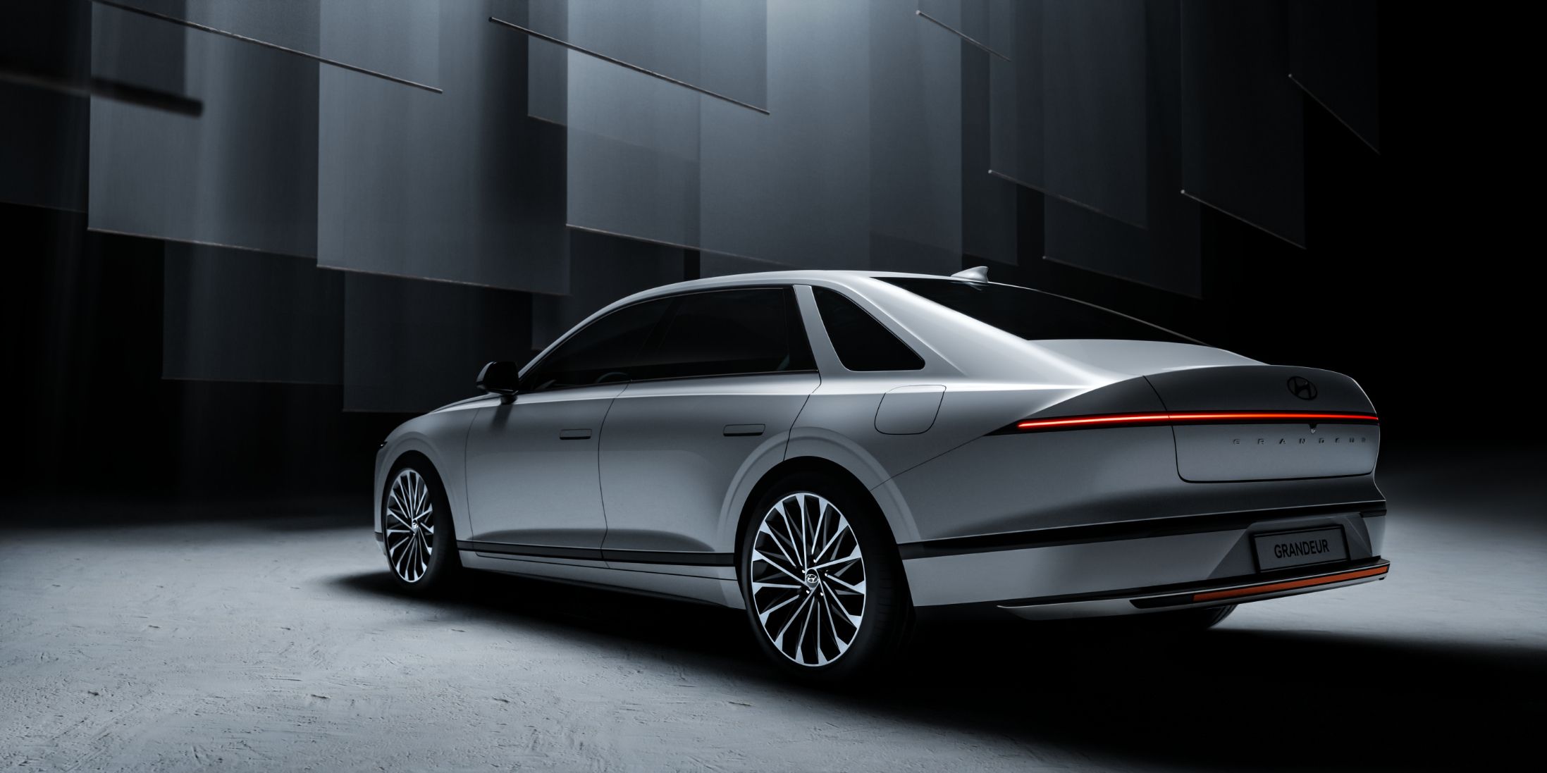 View Photos of the Hyundai Grandeur