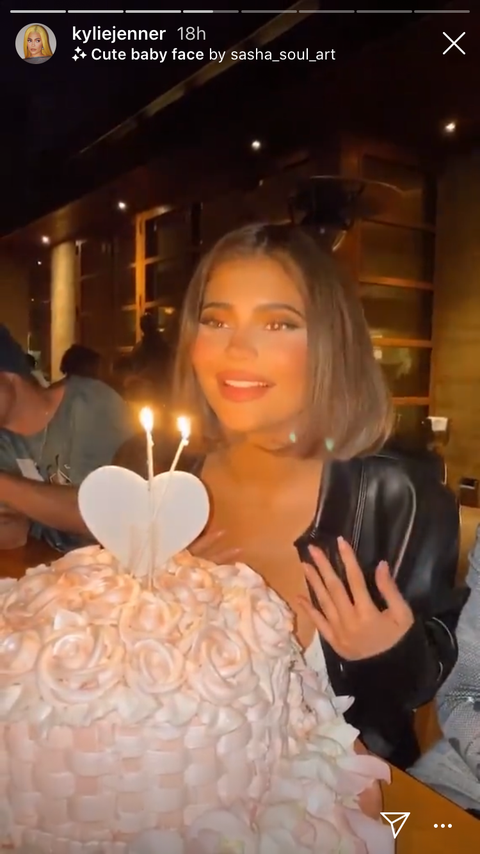 カイリー ジェンナー 23歳の誕生日は控えめにお祝い カイリー ジェンナー 23歳の誕生日は控えめにお祝い