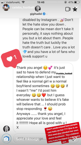 Supermodel itu juga sempat membalas DM fansnya lho (dok. Elle)