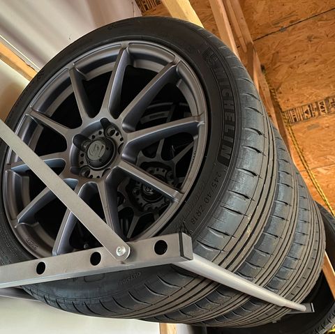 porte-pneus dans le garage