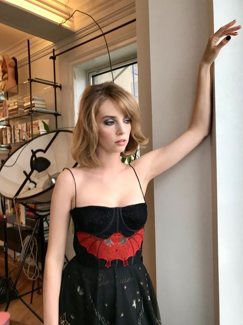 maya hawke getting ready for the stranger things 4 premiere